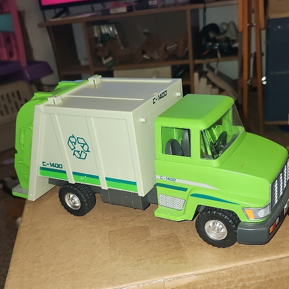 Green Recycling Toy Truck - Picture 1 of 1